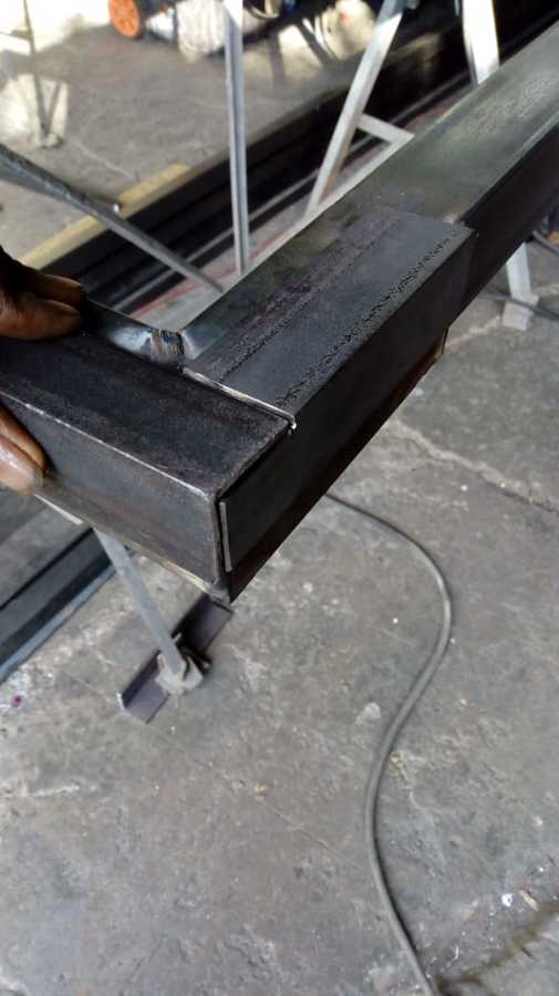 Instalación y fabricación de portón de acceso