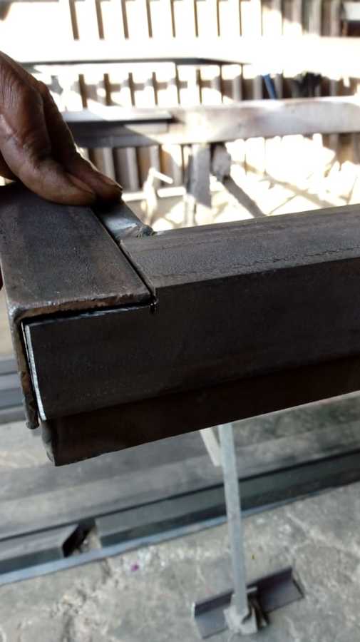 Instalación y fabricación de portón de acceso