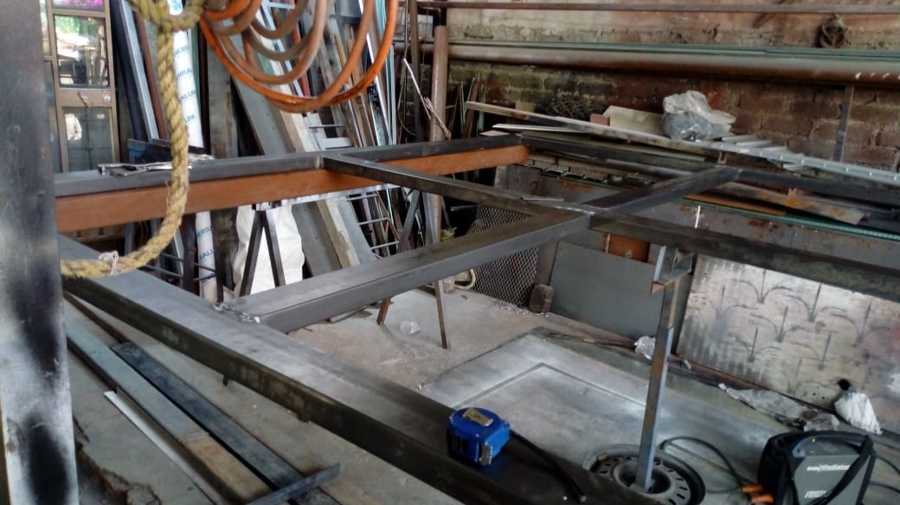 Instalación y fabricación de portón de acceso