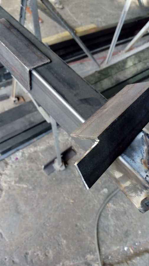 Instalación y fabricación de portón de acceso