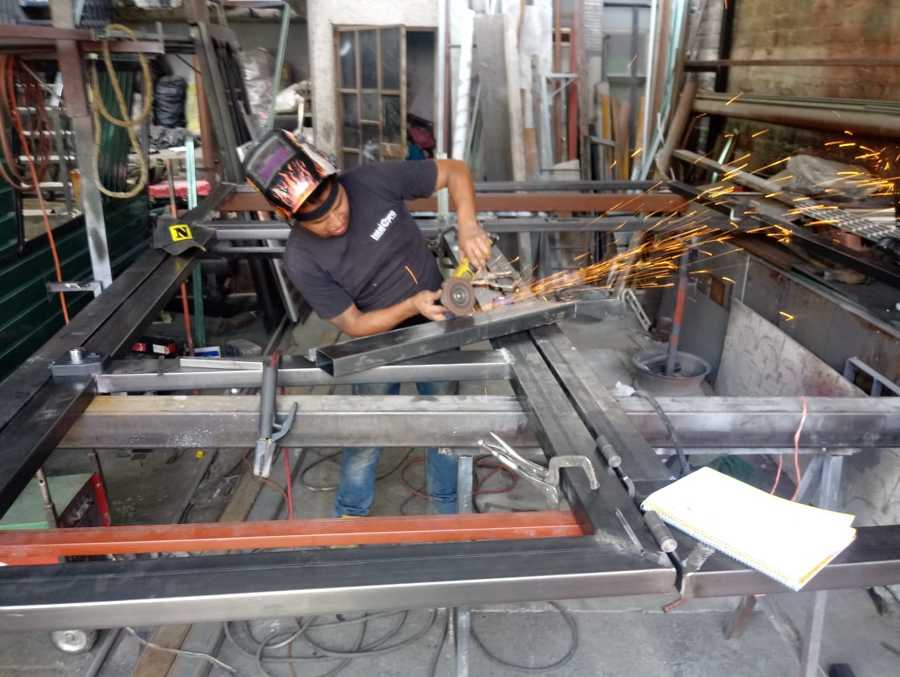 Instalación y fabricación de portón de acceso