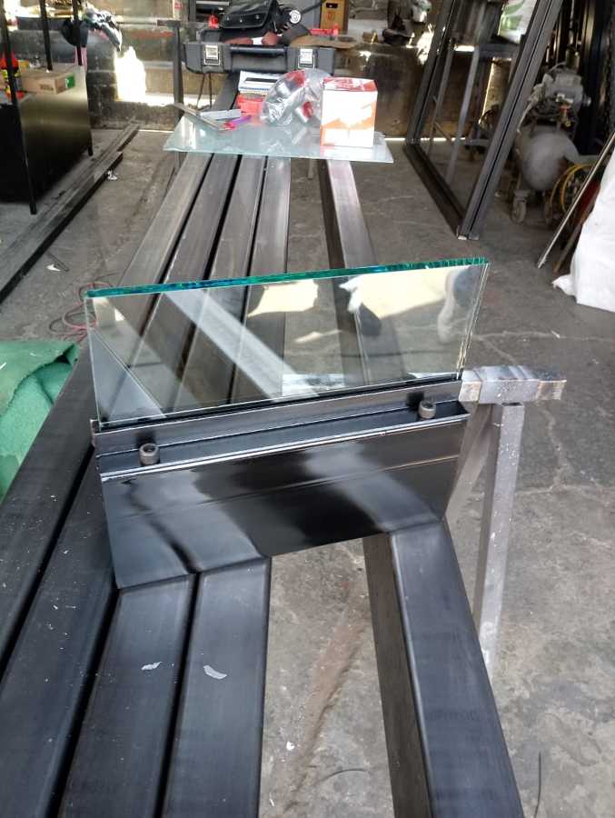 Instalación y fabricación de portón de acceso