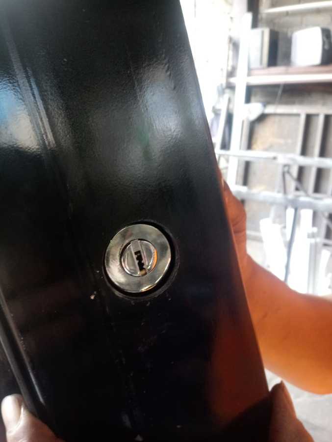 Instalación y fabricación de portón de acceso