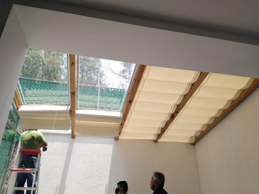 instalando persianas de domo