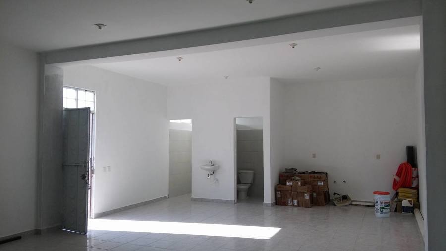 Interior de local de 60m2 con 2 baños