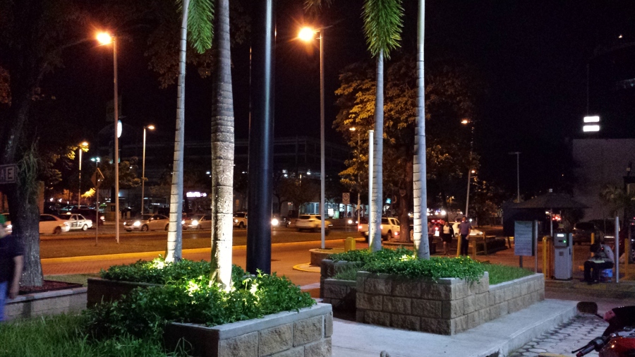 JARDINERAS CON BLOCK CARA DE PIEDRA