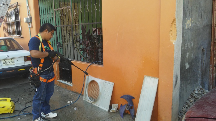 LAVADO DE PIEZAS DE LA UNIDAD CONDENSADORA