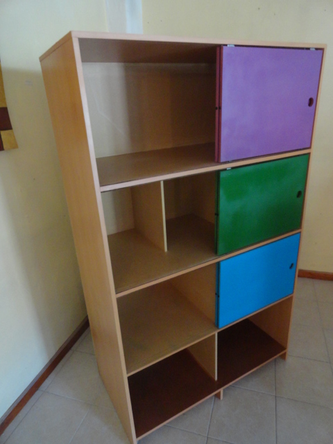 Librero con puertas corredizas. Escuela Primaria