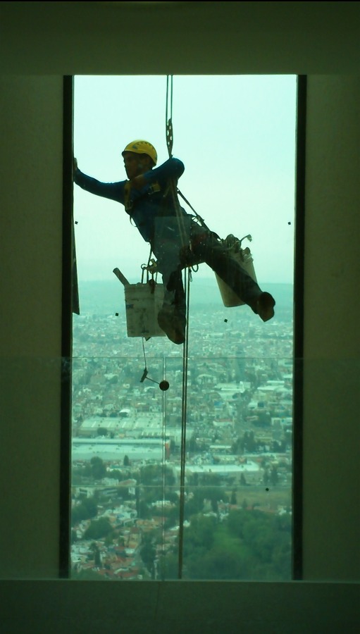 LIMPIEZA DE VIDRIOS EN ALTURA