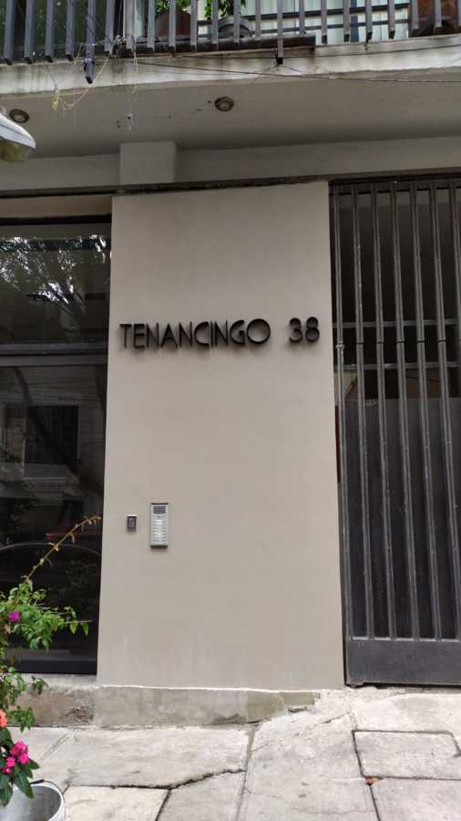 Mantenimiento y pintura en fachada principal