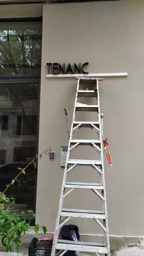 Mantenimiento y pintura en fachada principal