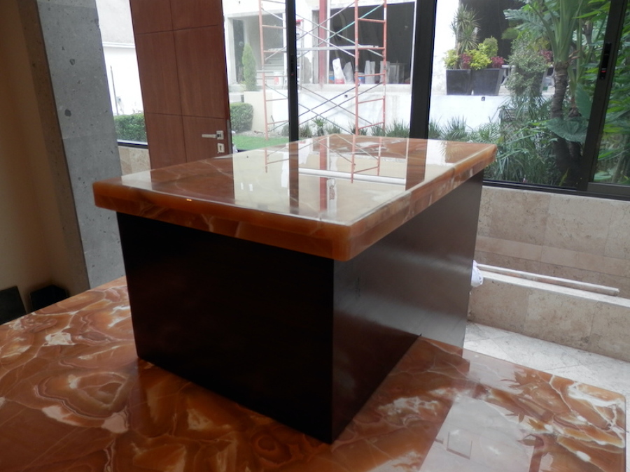 Mesa de Ónix con iluminación
