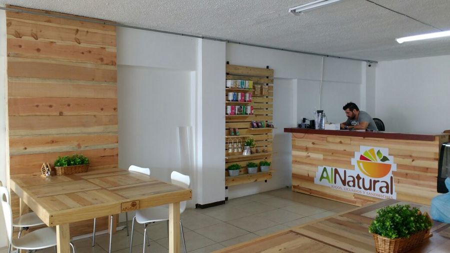 Mesas con logotipo personalizado en grabado laser