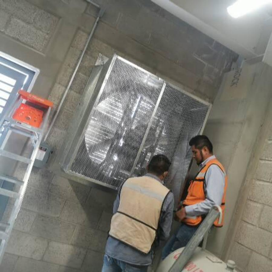 Montaje de guardas de motor