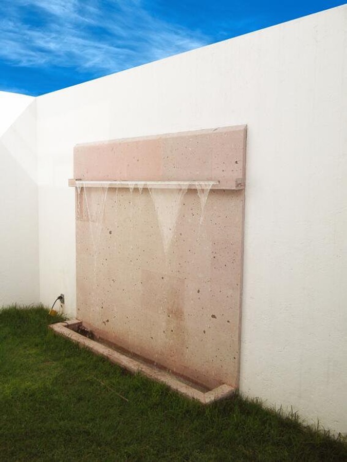 Muro llorón en jardín posterior