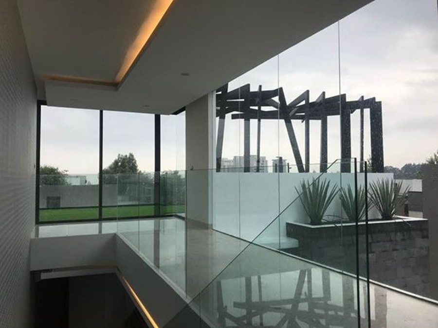 Pasillo a Gimnasio y Roof Garden