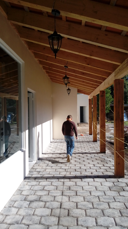 Pasillo de acceso a área de procesamiento y cafeteria