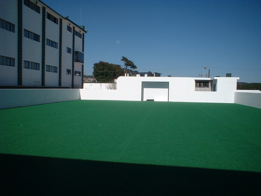 Pasto sintético en Losa de Bodega