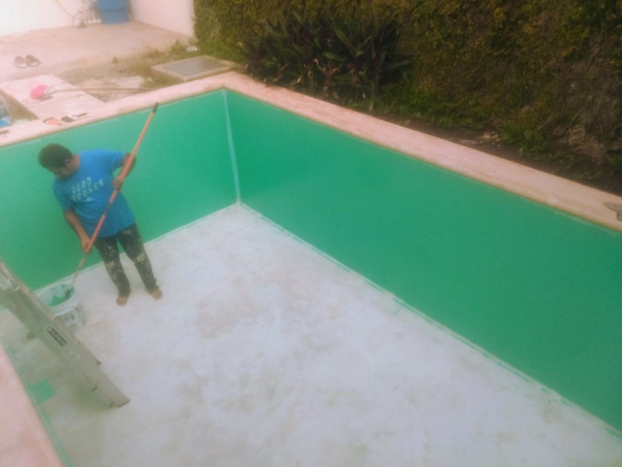 PINTURA EN PISCINA