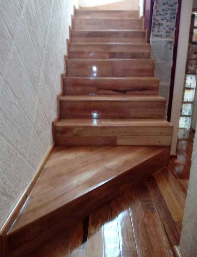 Piso de madera: Escalera