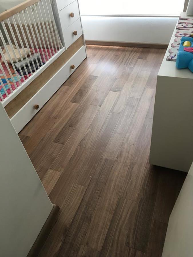 Piso nuevo en habitación