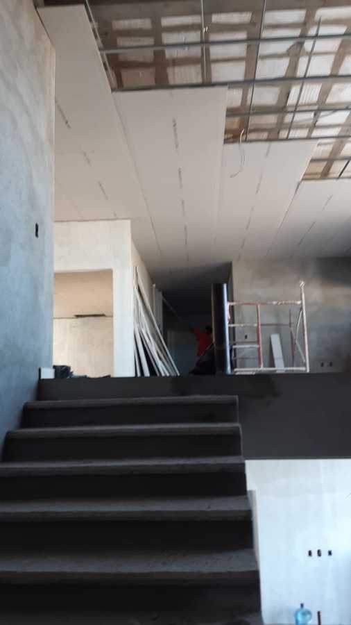 planta alta. instalando panel de yeso