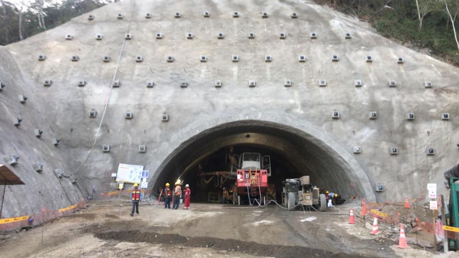 Portal tunel con sus anclas