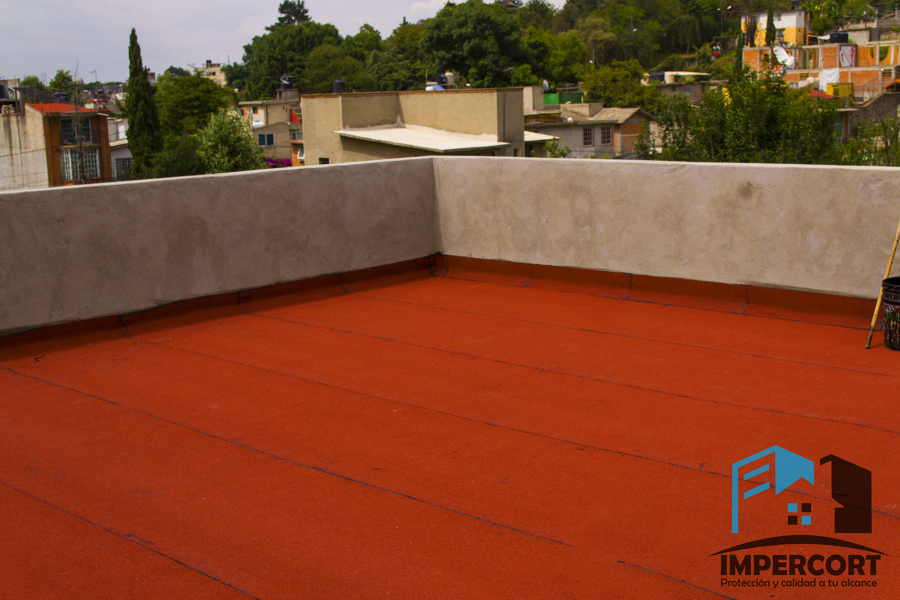 Prefabricado color terracota.