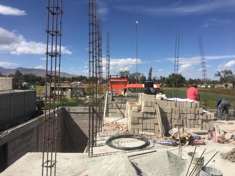 Preparación para colocar muros de primer nivel