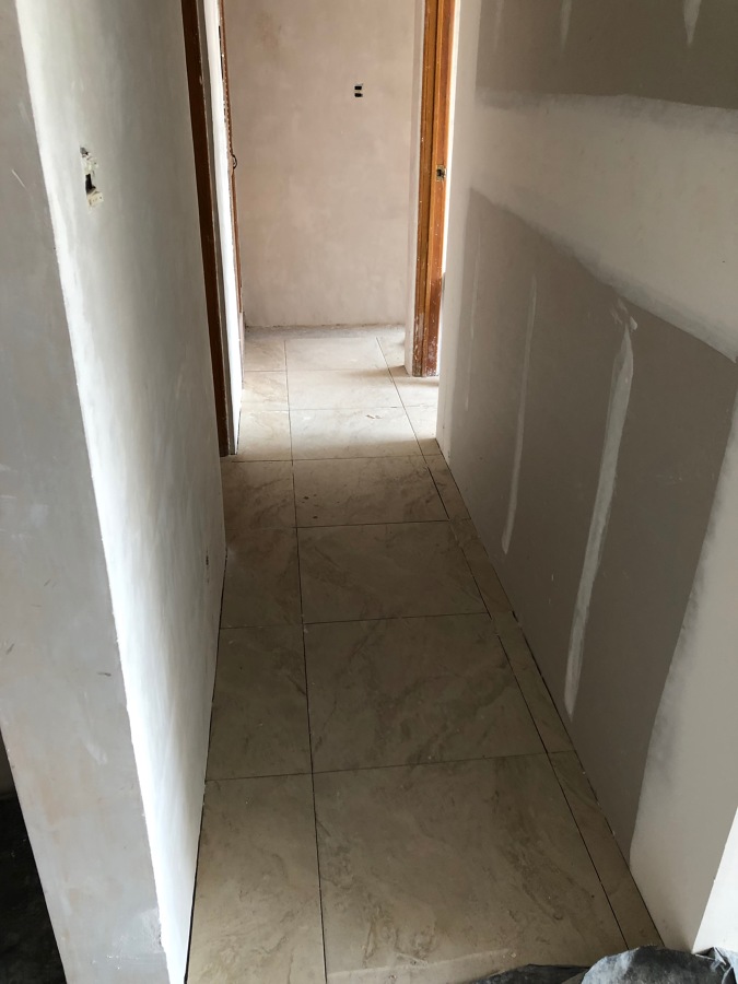 Proceso de obra en pasillo