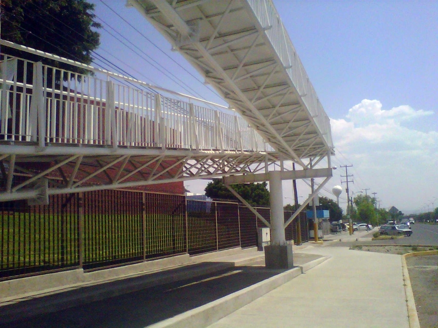 Puente Peatonal.
