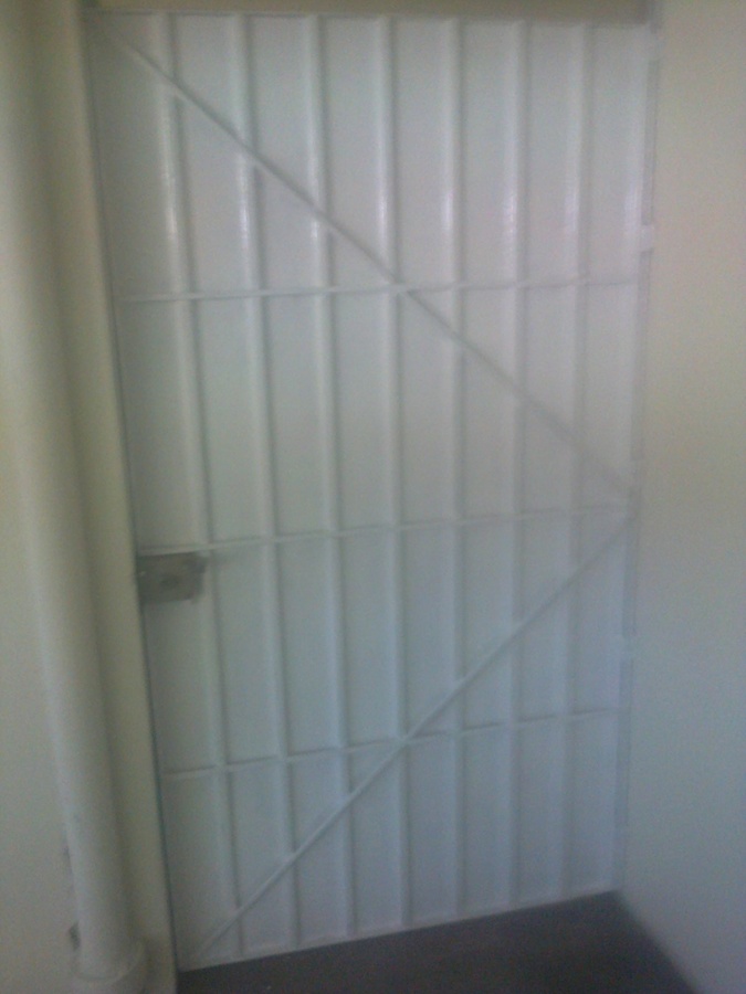Puerta 2 de servicio cochera