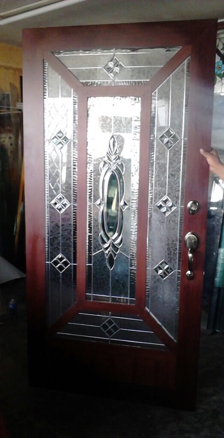 Foto: puerta aluminio color madera con vitral de crismar #141789 ...