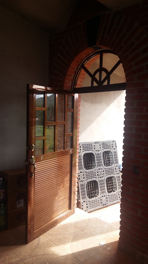 Puerta con chapa residencial