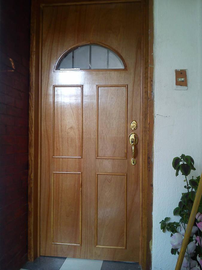 Puerta de entrada de bastidor en poliuretno