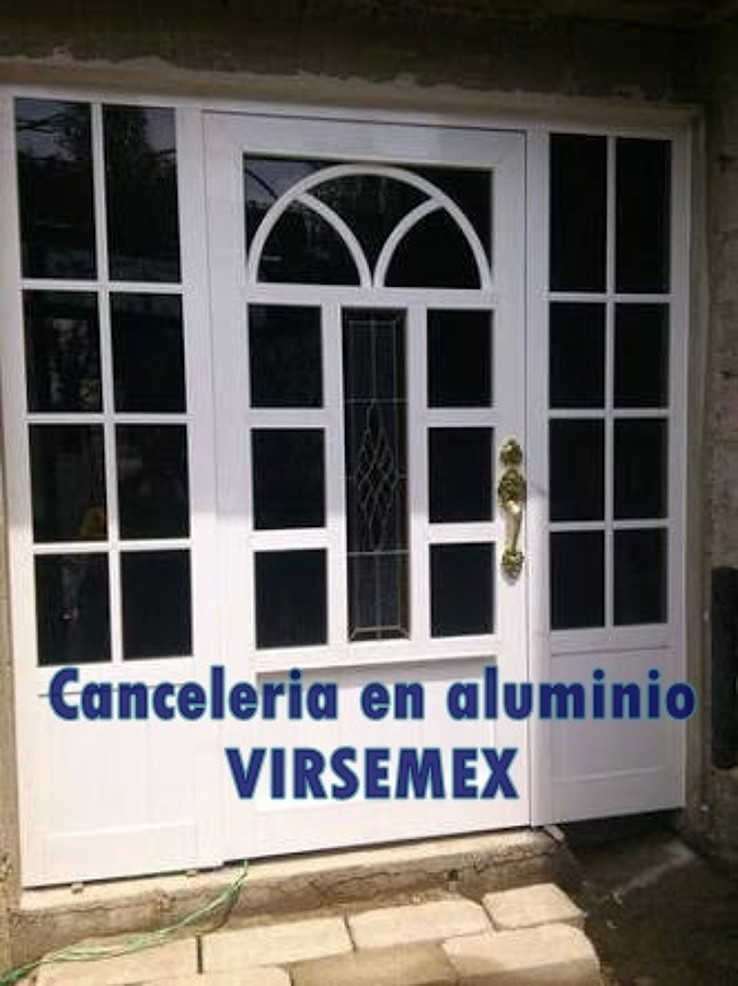 puerta residencial blanca