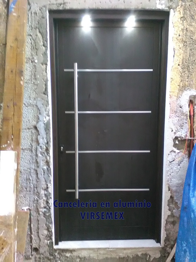 puerta residencial negro