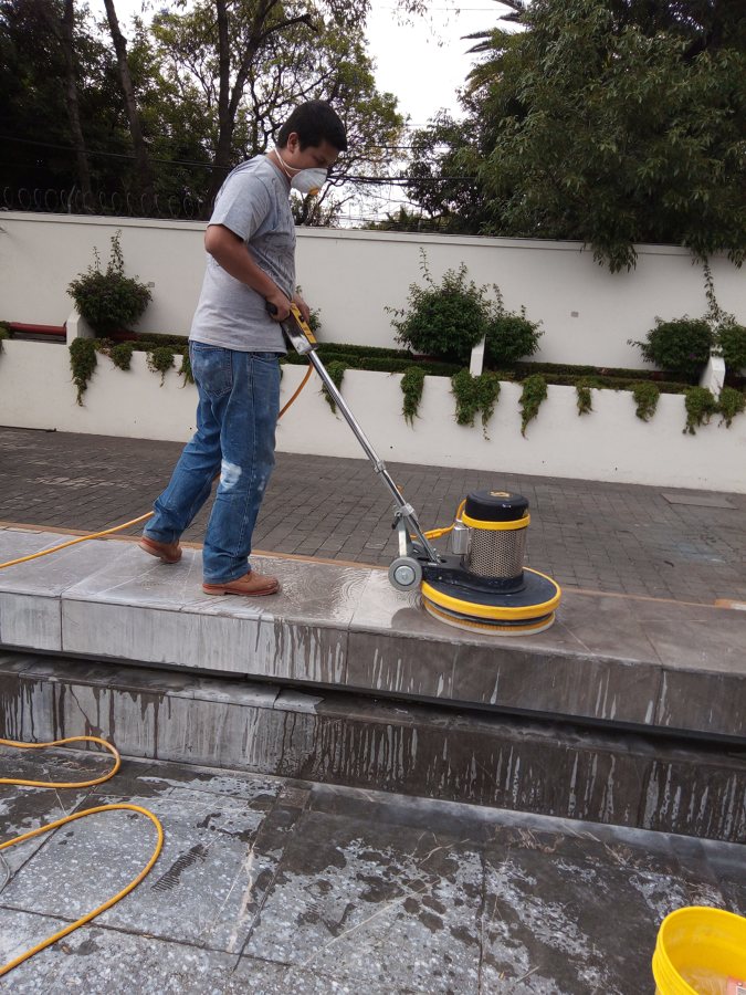 Pulido de piso de mármol