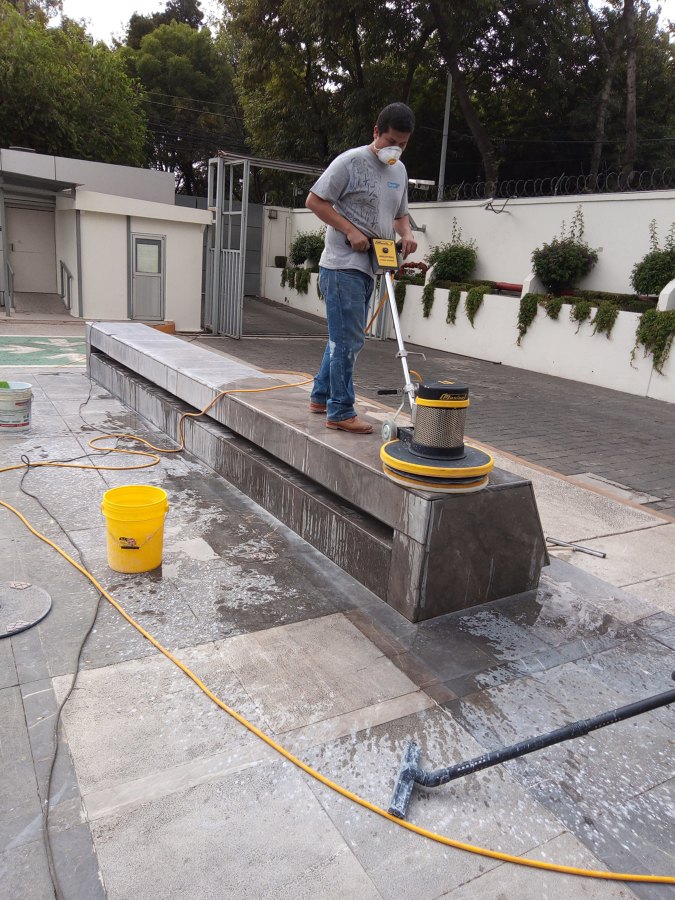 Pulido de piso de mármol
