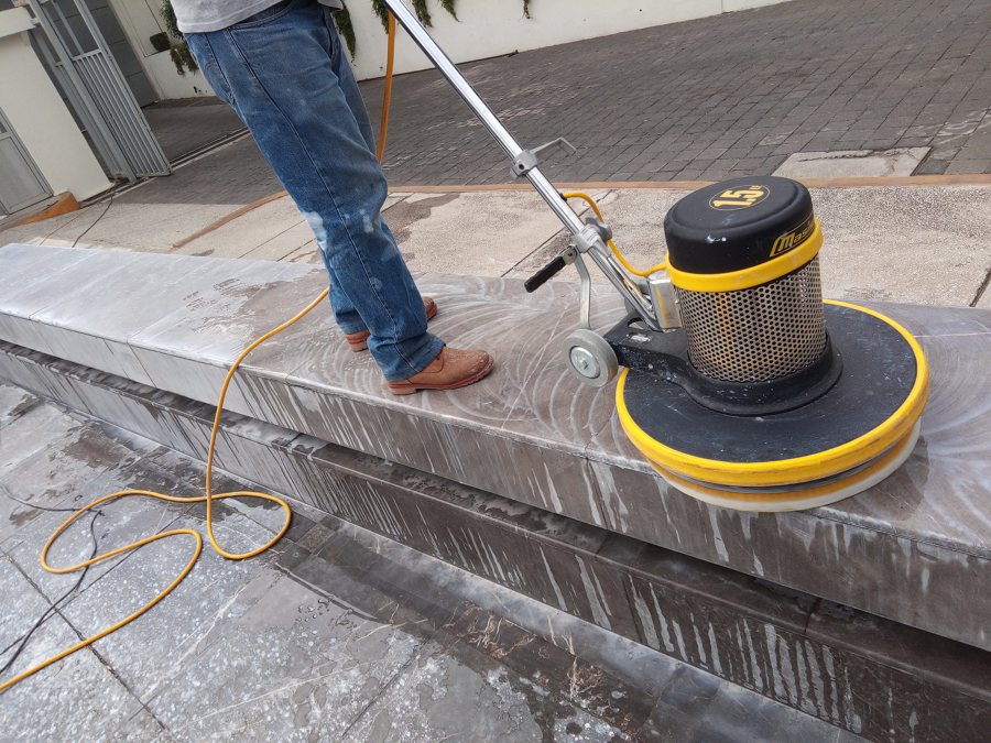 Pulido de piso de mármol