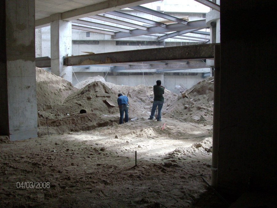 Rampa metálica de acceso a sótano