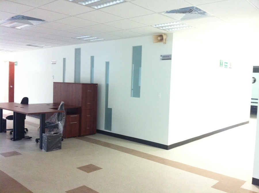 Foto: Pasillo y Entrada a Oficinas de Mera Diseño Y Construccion