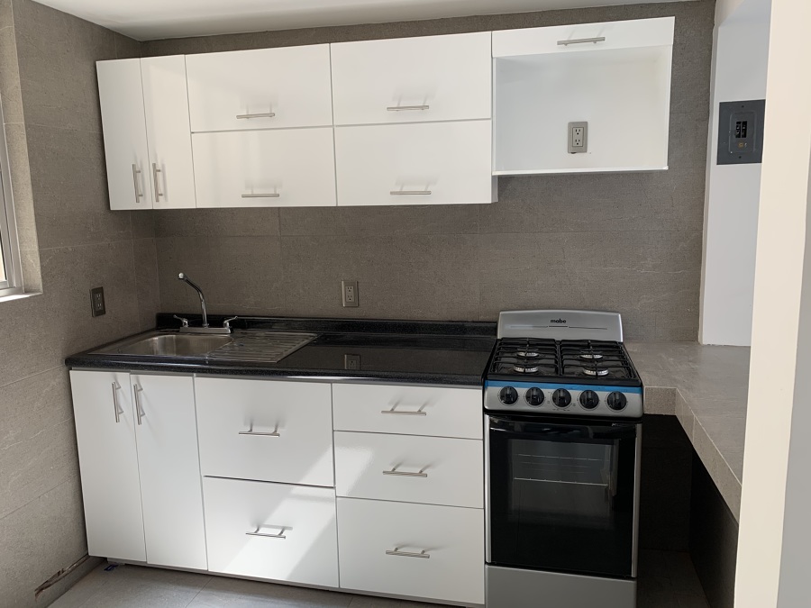 Remodelación departamento moderno - cocina