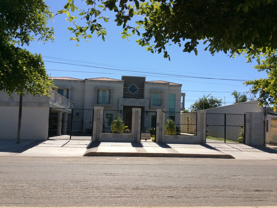 RESIDENCIA ESTILO NEOCOLONIAL EN LA CIUDAD DE GUASAVE SINALOA