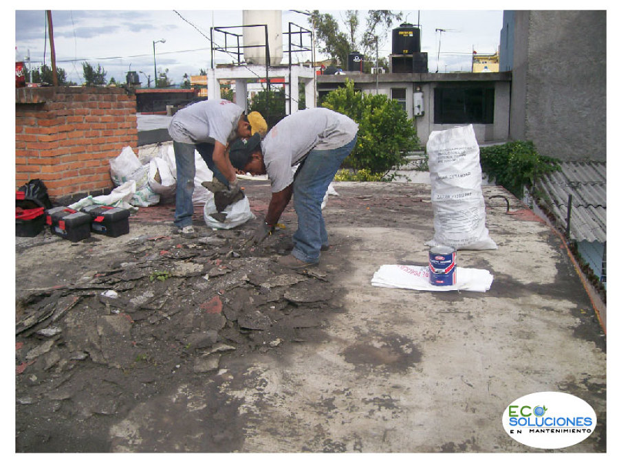 Retiro de impermeabilizante existente.