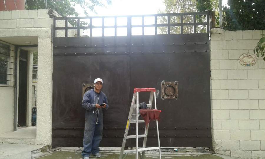 Saguan abatible