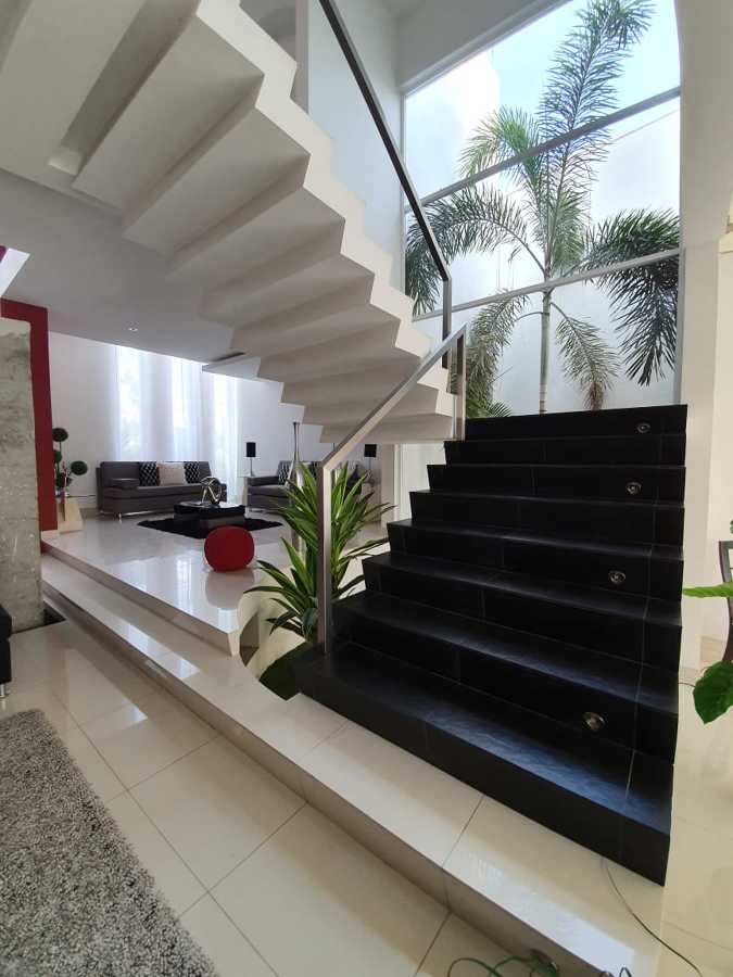 Sala y cubo de escalera