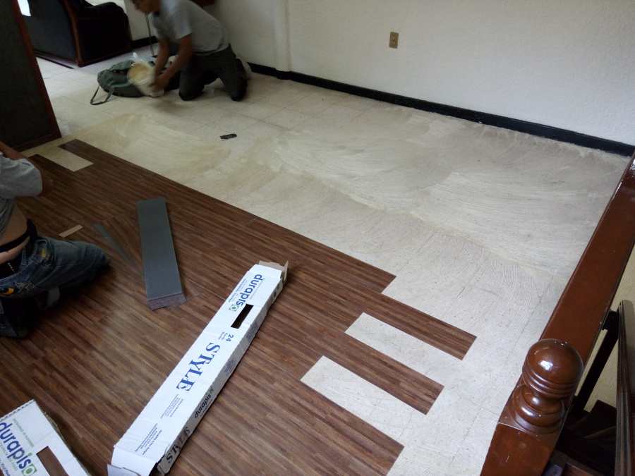 se colocan las duelas estilo escalonado