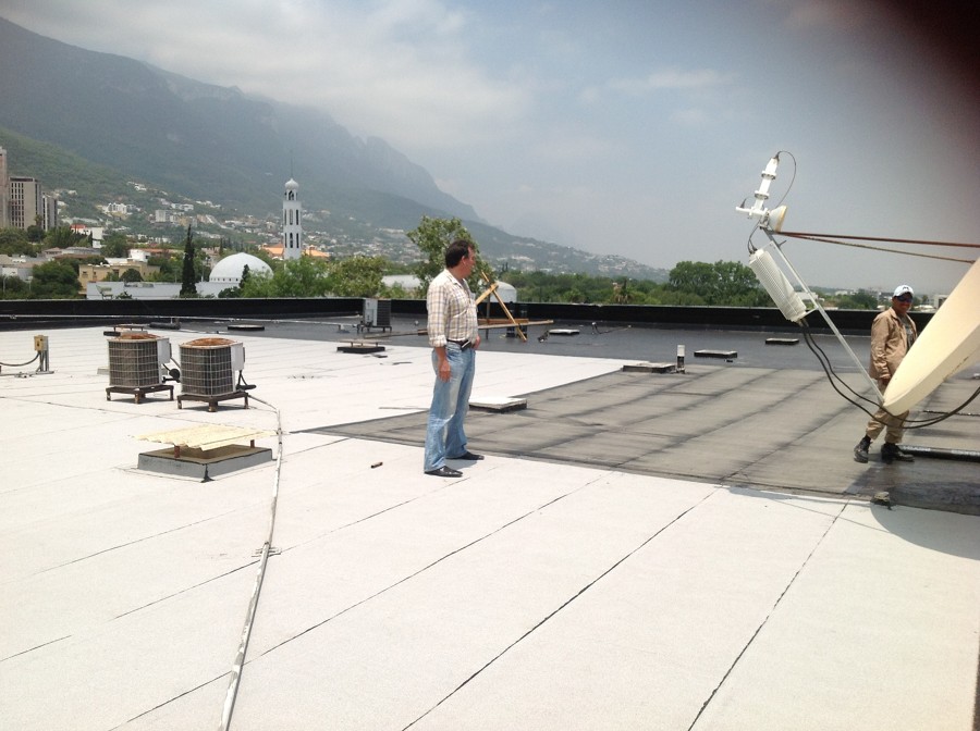  Sistema bicapa con membrana prefabricada SBS en área comercial.