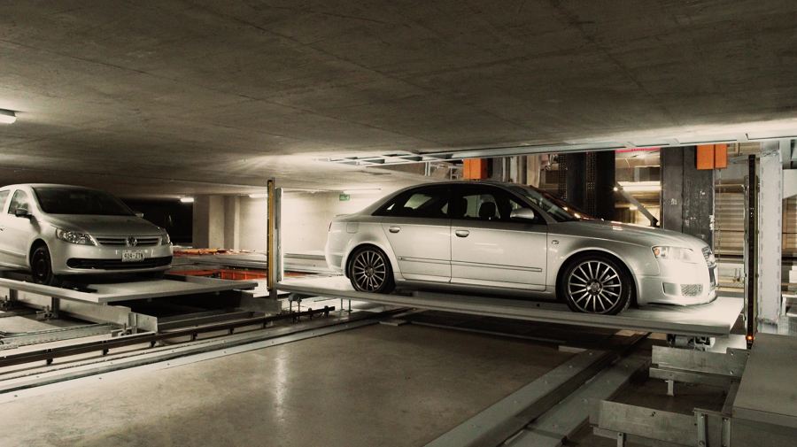 Sistemas de estacionamiento con tecnología de punta.